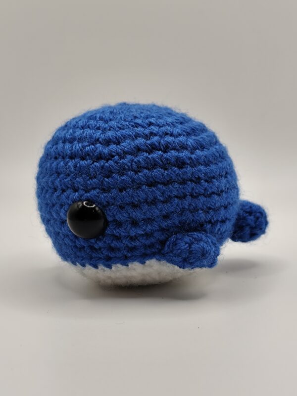 peluche bleue en crochet