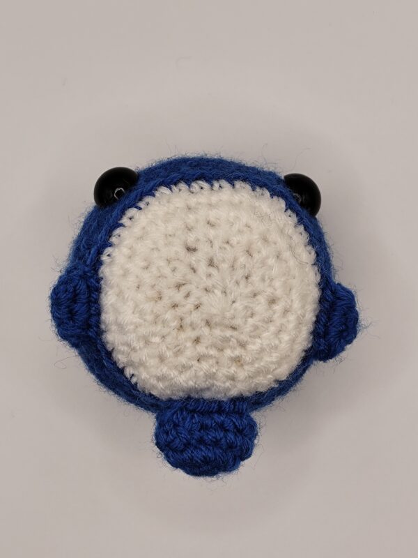 peluche bleue en crochet