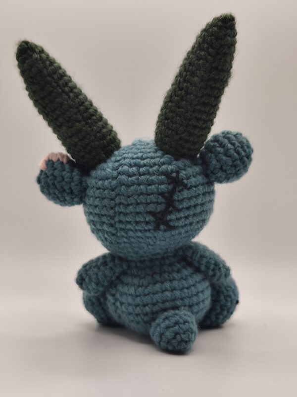 peluche baphomet en crochet dos