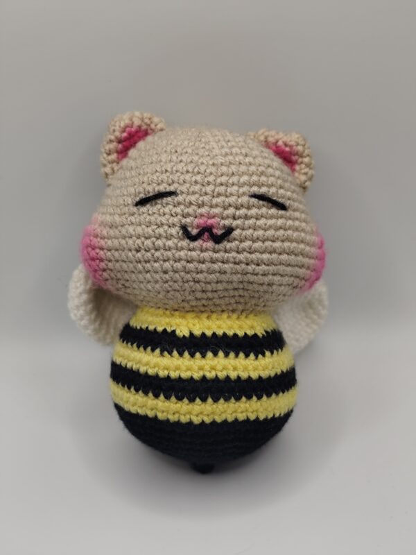 peluche chabeille en crochet