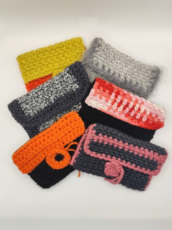petites pochettes en six couleurs différentes