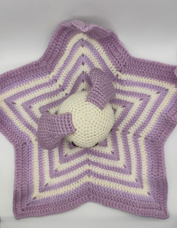 peluche doudou lapin en croche lavande, détail étoile