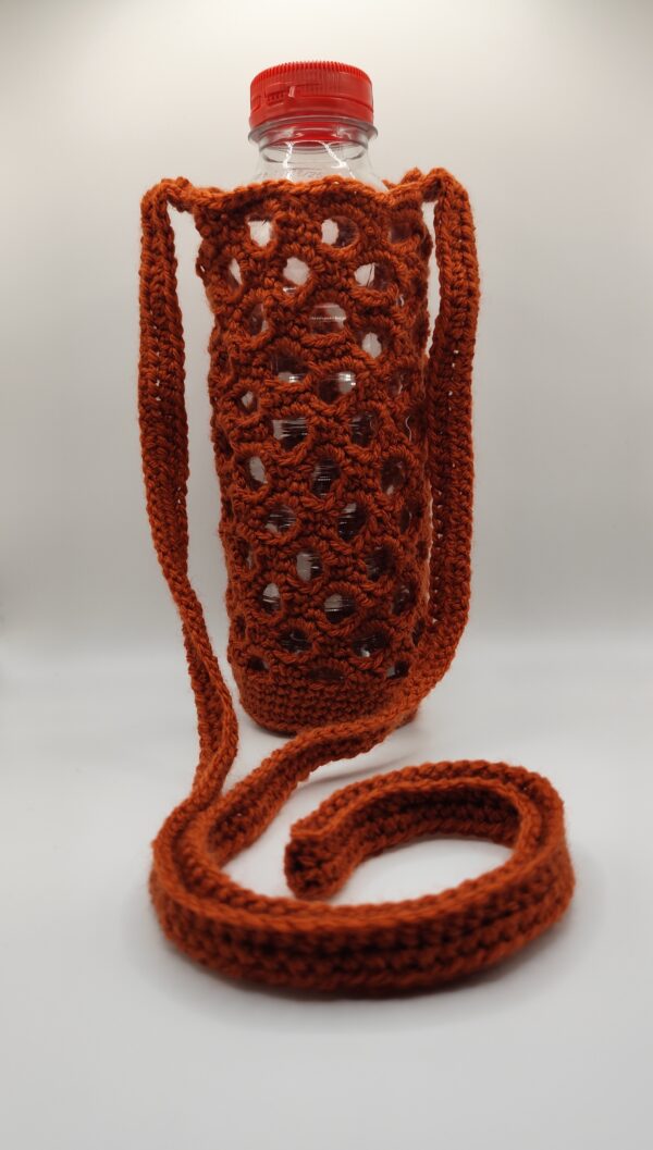 porte-gourde marron en crochet