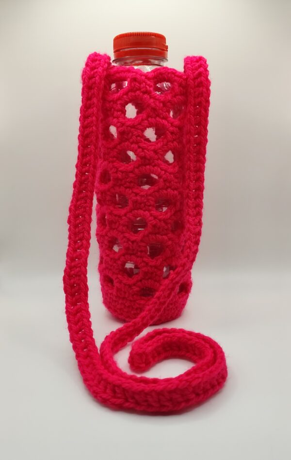 porte-gourde fuschia en crochet