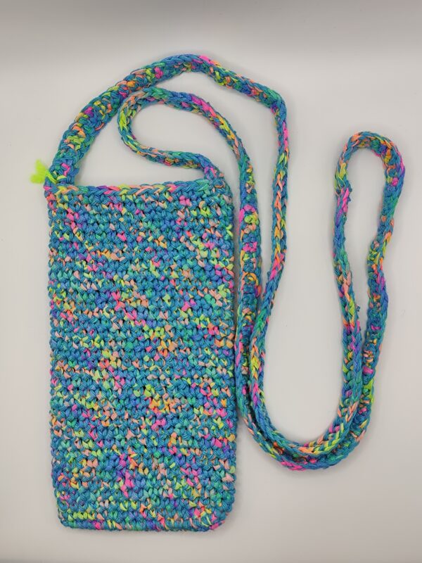 porte-téléphone bleu en crochet