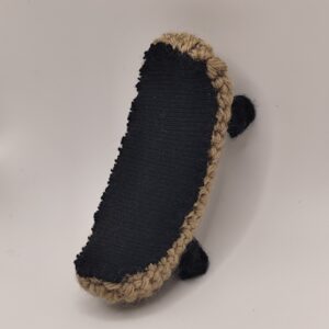 skate en crochet sur un fond blanc